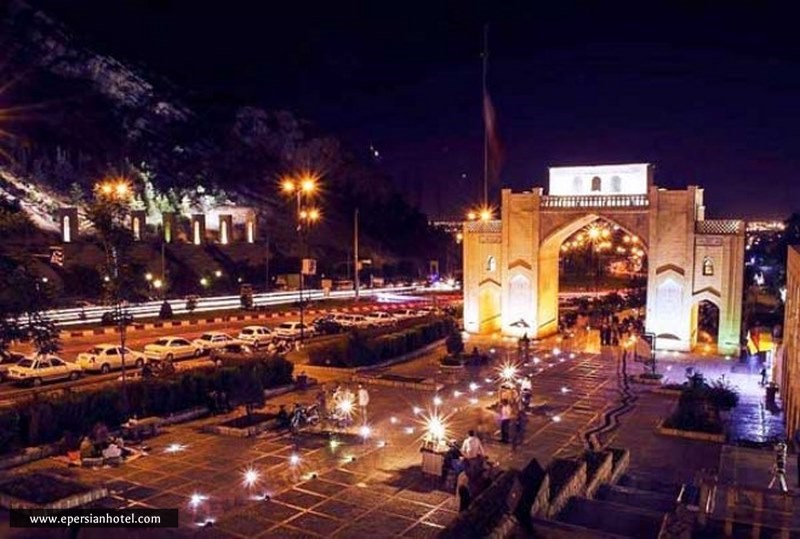 نور پردازی دروازه قرآن شیراز در شب
